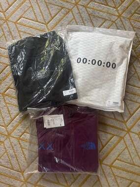 Hoodie Bundle!!!
Kith x Spider-Man W/ KAWS HOODIE